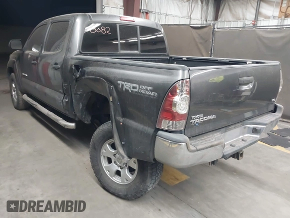2013 Toyota Tacoma z VIN 3TMLU4EN5DM119775, wystawiony jako IAAI lot #41999062 z przebiegiem 122 757 mil mil oraz . Historia ofert i sprzedaży dostępna na DreamBid. Obrazek 3.
