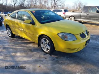 2008 Pontiac G5 with VIN 1G2AL18F487329317, listed as a IAAI auction lot 41403707 with 111,555 mi miles. Bid and sale history available at carsss.com. Image 1.