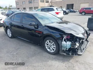 2025 Toyota Camry LE z VIN 4T1DAACKXSU535295, wystawiony jako IAAI lot #42107906 z przebiegiem 45 953 mil mil oraz . Historia ofert i sprzedaży dostępna na DreamBid. Obrazek 1.