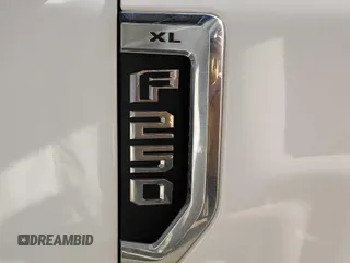 2017 Ford F-250 XLT z VIN 1FT7X2B66HEC65916, wystawiony jako IAAI lot #42240493 z przebiegiem 189 594 mil mil oraz . Historia ofert i sprzedaży dostępna na DreamBid. Obrazek 1.