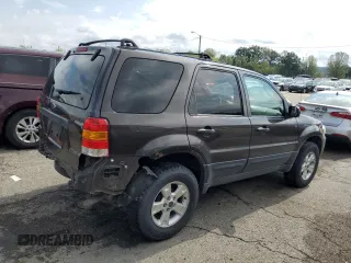 2006 Ford Escape XLT with VIN 1FMYU03Z86KB56863, listed as a Copart auction lot 72385544 with 111,800 mi miles and Salvage Title. Bid and sale history available at carsss.com. Image 3.