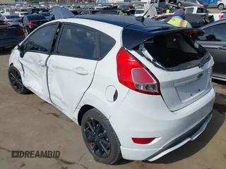 2019 Ford Fiesta ST-Line z VIN 3FADP4DJ1KM112318, wystawiony jako IAAI lot #42322602 z przebiegiem 57 205 mil mil oraz . Historia ofert i sprzedaży dostępna na DreamBid. Obrazek 3.