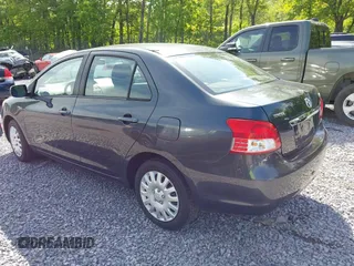 2009 Toyota Yaris z VIN JTDBT903094048800, wystawiony jako IAAI lot #42375049 z przebiegiem 168 478 mil mil oraz . Historia ofert i sprzedaży dostępna na DreamBid. Obrazek 3.