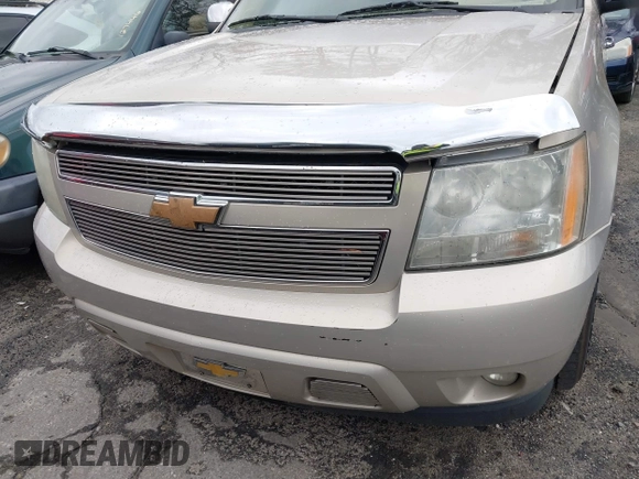 2010 Chevrolet Suburban LS with VIN 1GNUCHE03AR226103, listed as a IAAI auction lot 41729881 with 201,479 mi miles. Bid and sale history available at carsss.com. Image 6.