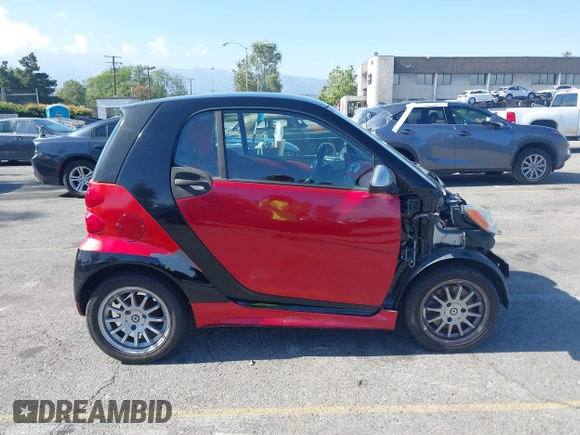 2013 Smart fortwo Pure z VIN WMEEJ3BAXDK632221, wystawiony jako IAAI lot #42243706 z przebiegiem 75 815 mil mil oraz . Historia ofert i sprzedaży dostępna na DreamBid. Obrazek 14.