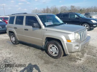 2009 Jeep Patriot Sport with VIN 1J4FT28B69D124812, listed as a IAAI auction lot 41437621 with 118,250 mi miles. Bid and sale history available at carsss.com. Image 1.