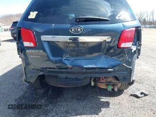 2011 Kia Sorento LX with VIN 5XYKT3A19BG164787, listed as a IAAI auction lot 41847231 with 139,050 mi miles. Bid and sale history available at carsss.com. Image 6.
