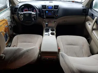 2013 Toyota Highlander with VIN 5TDZA3EH8DS040107, listed as a Copart auction lot 84762504 with 283,954 mi miles and Salvage Title. Bid and sale history available at carsss.com. Image 8.