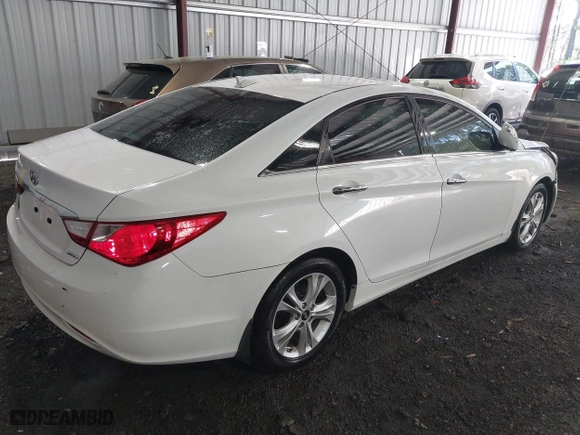 2013 Hyundai Sonata SE with VIN 5NPEC4AC0DH599584, listed as a IAAI auction lot 41961659 with 122,296 mi miles. Bid and sale history available at carsss.com. Image 4.