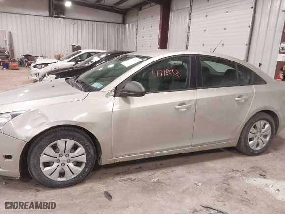 2013 Chevrolet Cruze LS with VIN 1G1PA5SG4D7239463, listed as a IAAI auction lot 41718052 with 105,347 mi miles. Bid and sale history available at carsss.com. Image 14.