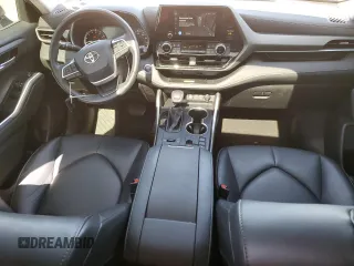 2023 Toyota Highlander L z VIN 5TDKDRAH9PS041904, wystawiony jako Copart lot #57425145 z przebiegiem 30 953 mil mil oraz Szkoda całkowita • Salvage title. Historia ofert i sprzedaży dostępna na DreamBid. Obrazek 8.