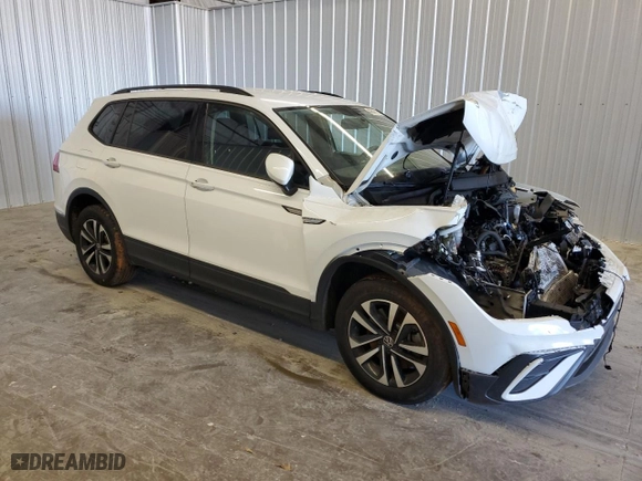 2022 Volkswagen Tiguan S with VIN 3VV1B7AX6NM112942, listed as a Copart auction lot 42647195 with 999,999 mi miles and Clean Title. Bid and sale history available at carsss.com. Image 4.