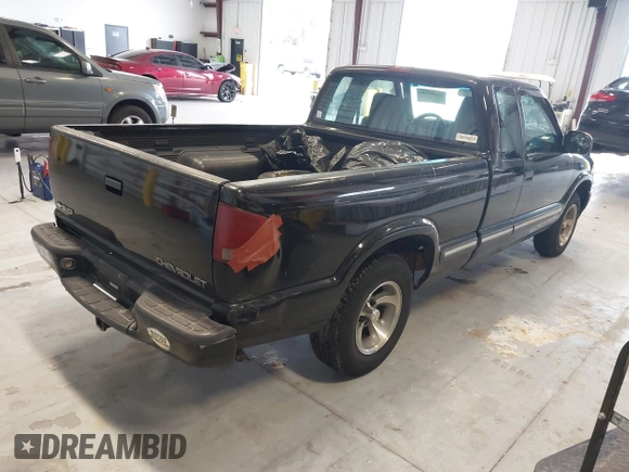 2000 Chevrolet S-10 LS with VIN 1GCCS1943YK168119, listed as a IAAI auction lot 41409246 with 194,506 mi miles. Bid and sale history available at carsss.com. Image 4.