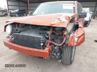 2008 Jeep Patriot Sport z VIN 1J8FT28W58D547879, wystawiony jako IAAI lot #41964758 z przebiegiem 97 941 mil mil oraz . Historia ofert i sprzedaży dostępna na DreamBid. Obrazek 6.