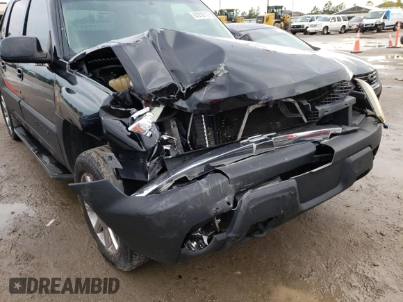 2002 Chevrolet Avalanche with VIN 3GNEC13TX2G104249, listed as a Copart auction lot 62910112 with 217,614 mi miles and Salvage title. Bid and sale history available at DreamBid. Image 9.
