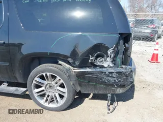 2014 Cadillac Escalade ESV Premium z VIN 1GYS4JEF7ER143539, wystawiony jako IAAI lot #41802142 z przebiegiem 174 584 mil mil oraz . Historia ofert i sprzedaży dostępna na DreamBid. Obrazek 6.