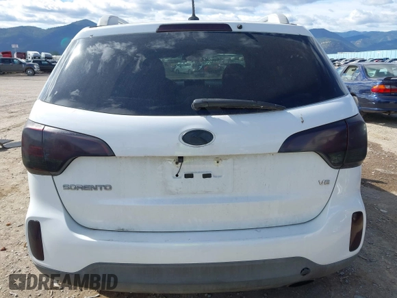 2015 Kia Sorento LX with VIN 5XYKT4A75FG608229, listed as a IAAI auction lot 40395853 with 81,115 mi miles. Bid and sale history available at carsss.com. Image 16.