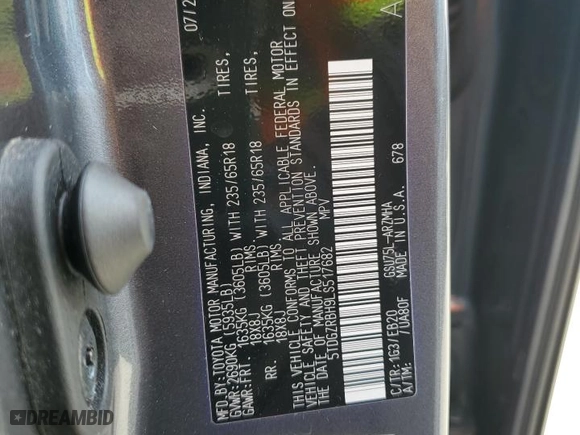 2020 Toyota Highlander XLE with VIN 5TDGZRBH9LS517682, listed as a Copart auction lot 47233105 with 28,205 mi miles and Salvage Title. Bid and sale history available at carsss.com. Image 13.