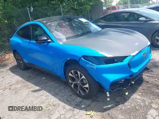 2022 Ford Mustang Mach-E Premium z VIN 3FMTK3R77NMA28340, wystawiony jako IAAI lot #42233063 z przebiegiem 22 893 mil mil oraz . Historia ofert i sprzedaży dostępna na DreamBid. Obrazek 1.
