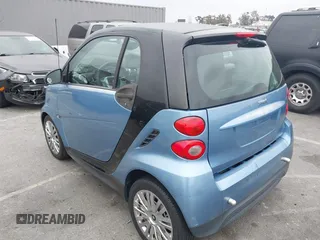 2013 Smart fortwo Pure z VIN WMEEJ3BA9DK645638, wystawiony jako IAAI lot #42371405 z przebiegiem 37 293 mil mil oraz . Historia ofert i sprzedaży dostępna na DreamBid. Obrazek 6.