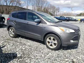 2014 Ford Escape SE with VIN 1FMCU9G9XEUA96094, listed as a Copart auction lot 52260805 with 143,791 mi miles and Clean Title. Bid and sale history available at DreamBid. Image 4.