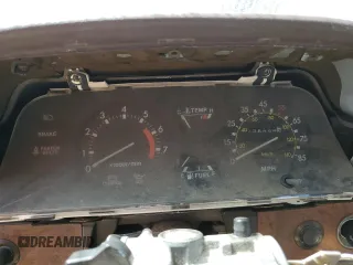 1983 Toyota Pickup z VIN JT4RN44S1D1111992, wystawiony jako Copart lot #54346175 z przebiegiem 236 099 mil mil oraz Czysty tytuł • Clean title. Historia ofert i sprzedaży dostępna na DreamBid. Obrazek 9.