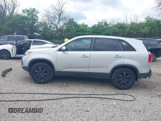 2013 Kia Sorento LX with VIN 5XYKTCA60DG372961, listed as a IAAI auction lot 42061693 with 181,034 mi miles. Bid and sale history available at carsss.com. Image 15.