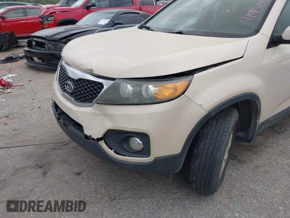 2011 Kia Sorento LX with VIN 5XYKT4A16BG081226, listed as a IAAI auction lot 41950053 with 246,359 mi miles. Bid and sale history available at carsss.com. Image 13.