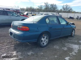 2002 Chevrolet Malibu with VIN 1G1ND52J02M603466, listed as a IAAI auction lot 37937910 with 219,304 mi miles. Bid and sale history available at carsss.com. Image 4.