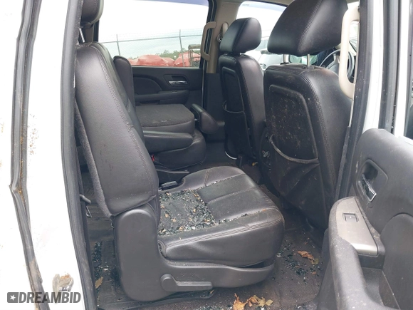 2010 Chevrolet Suburban LT with VIN 1GNUKJE39AR277383, listed as a IAAI auction lot 40800222 with 152,160 mi miles. Bid and sale history available at carsss.com. Image 8.