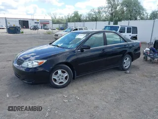 2003 Toyota Camry LE z VIN 4T1BF32KX3U055698, wystawiony jako IAAI lot #42243299 z przebiegiem 167 429 mil mil oraz . Historia ofert i sprzedaży dostępna na DreamBid. Obrazek 2.