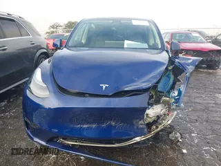 2024 Tesla Model Y Long Range with VIN 7SAYGDEE1RA319271, listed as a IAAI auction lot 41530466 with 7,934 mi miles. Bid and sale history available at carsss.com. Image 12.