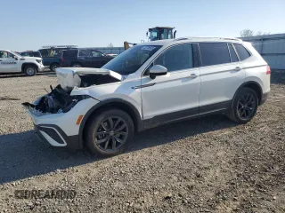 2023 Volkswagen Tiguan SE z VIN 3VV3B7AXXPM049534, wystawiony jako Copart lot #53708585 z przebiegiem Nie podano mil oraz Szkoda całkowita • Salvage title. Historia ofert i sprzedaży dostępna na DreamBid. Obrazek 1.