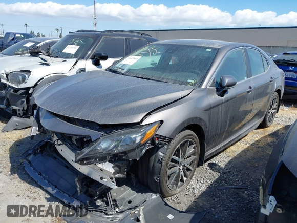 2022 Toyota Camry SE with VIN 4T1T11AKXNU683921, listed as a IAAI auction lot 41667833 with 26,578 mi miles and . Bid and sale history available at DreamBid. Image 2.