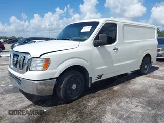 2013 Nissan NV SV z VIN 1N6BF0KX3DN105090, wystawiony jako IAAI lot #42760186 z przebiegiem 245 366 mil mil oraz . Historia ofert i sprzedaży dostępna na DreamBid. Obrazek 2.