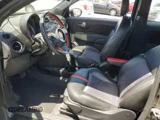 2013 FIAT 500e z VIN 3C3CFFGE4DT744858, wystawiony jako Copart lot #57915225 z przebiegiem 68 295 mil mil oraz Tytuł czysty. Historia ofert i sprzedaży dostępna na DreamBid. Obrazek 7.