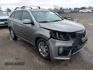 2013 Kia Sorento SX with VIN 5XYKWDA28DG353133, listed as a IAAI auction lot 41995341 with 184,297 mi miles. Bid and sale history available at carsss.com. Image 1.