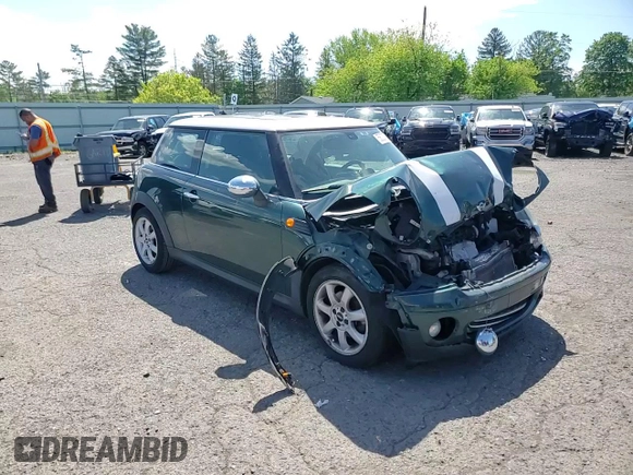 2010 MINI Hardtop z VIN WMWMF3C59ATZ21719, wystawiony jako Copart lot #56020765 z przebiegiem 96 249 mil mil oraz Szkoda całkowita • Salvage title. Historia ofert i sprzedaży dostępna na DreamBid. Obrazek 14.