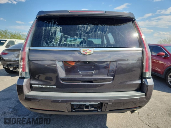 2017 Cadillac Escalade Platinum z VIN 1GYS4DKJ5HR249101, wystawiony jako Copart lot #60306915 z przebiegiem Nie podano mil oraz Czysty tytuł • Clean title. Historia ofert i sprzedaży dostępna na DreamBid. Obrazek 6.