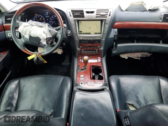 2008 Lexus LS 460 z VIN JTHBL46FX85067866, wystawiony jako Copart lot #56025255 z przebiegiem 218 271 mil mil oraz Szkoda całkowita • Salvage title. Historia ofert i sprzedaży dostępna na DreamBid. Obrazek 8.