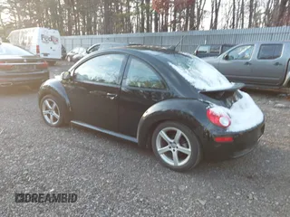 2010 Volkswagen New Beetle Coupe with VIN 3VWRG3AG9AM013681, listed as a IAAI auction lot 41177108 with 104,139 mi miles. Bid and sale history available at carsss.com. Image 3.
