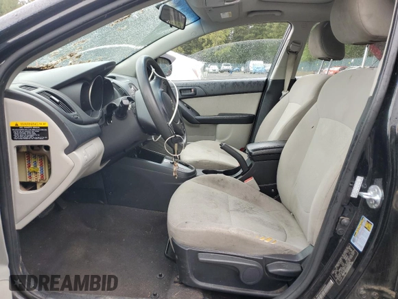 2010 Kia Forte EX z VIN KNAFU4A24A5251210, wystawiony jako Copart lot #57707605 z przebiegiem 165 166 mil mil oraz Czysty tytuł • Clean title. Historia ofert i sprzedaży dostępna na DreamBid. Obrazek 7.