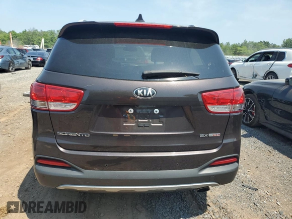 2017 Kia Sorento EX z VIN 5XYPH4A17HG278955, wystawiony jako Copart lot #58809575 z przebiegiem 44 997 mil mil oraz Szkoda całkowita • Salvage title. Historia ofert i sprzedaży dostępna na DreamBid. Obrazek 6.