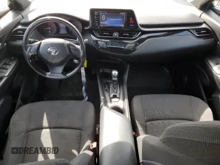 2018 Toyota C-HR XLE z VIN NMTKHMBXXJR024077, wystawiony jako Copart lot #53398025 z przebiegiem 97 079 mil mil oraz Szkoda całkowita • Salvage title. Historia ofert i sprzedaży dostępna na DreamBid. Obrazek 8.