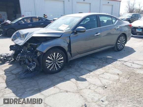 2023 Nissan Altima SV z VIN 1N4BL4DV3PN410873, wystawiony jako IAAI lot #42055332 z przebiegiem 46 121 mil mil oraz . Historia ofert i sprzedaży dostępna na DreamBid. Obrazek 2.