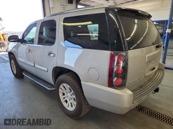 2007 GMC Yukon Denali z VIN 1GKFK63867J362741, wystawiony jako Copart lot #59442875 z przebiegiem 198 247 mil mil oraz Czysty tytuł • Clean title. Historia ofert i sprzedaży dostępna na DreamBid. Obrazek 2.