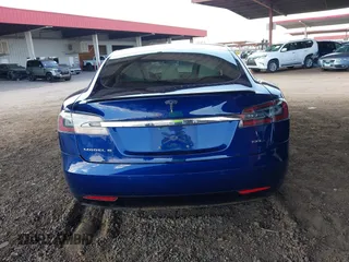 2017 Tesla Model S 100D z VIN 5YJSA1E21HF190815, wystawiony jako IAAI lot #42422004 z przebiegiem 99 938 mil mil oraz . Historia ofert i sprzedaży dostępna na DreamBid. Obrazek 17.