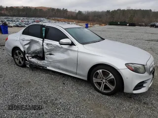 2017 Mercedes-Benz E 300 Luxury with VIN WDDZF4KB3HA202449, listed as a Copart auction lot 43813855 with 57,911 mi miles and Salvage Title. Bid and sale history available at DreamBid. Image 4.