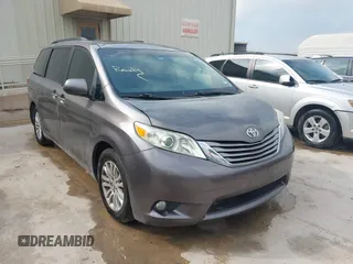 2016 Toyota Sienna XLE with VIN 5TDYK3DC6GS691853, listed as a IAAI auction lot 42058866 with 158,073 mi miles. Bid and sale history available at carsss.com. Image 1.