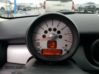 2011 MINI Hardtop z VIN WMWSU3C57BTX97044, wystawiony jako Copart lot #43625955 z przebiegiem 15 401 mil mil oraz Szkody całkowita. Historia ofert i sprzedaży dostępna na DreamBid. Obrazek 9.